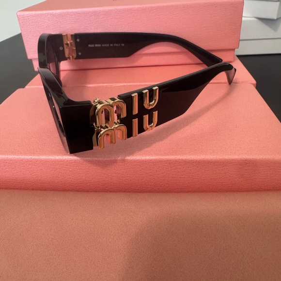 Miu Miu Sleek Black Sunglasses - Picture 4 of 6